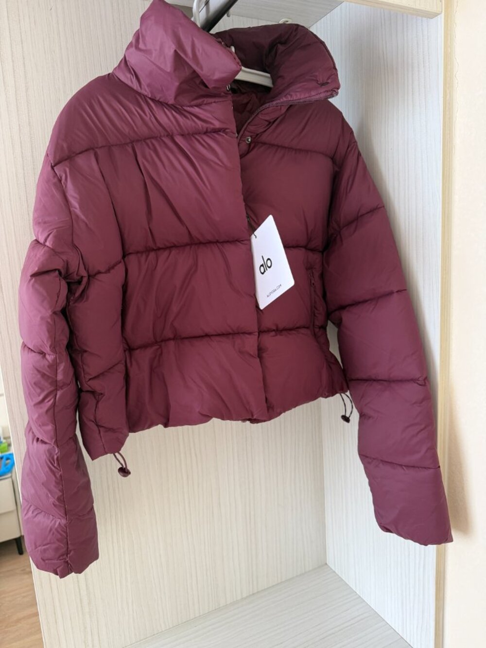 Alo Yoga Gold Rush Puffer Limited Color Burgundy Size L - Picture 2 of 7